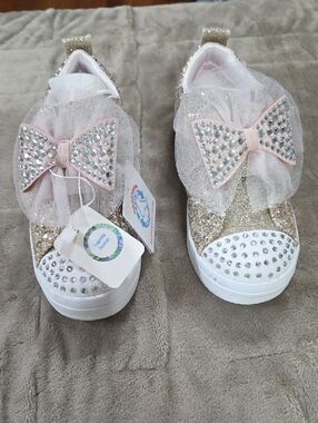 NWT Skechers Twinkle Toes Girls Sneakers Glitter Bow Pink & Gold Light Ups Sz 13